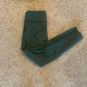 Outdoor Voices 3/4 pants in Olive green